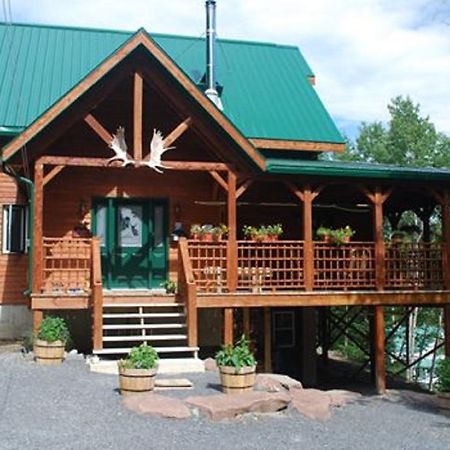 Auberge De La Riviere Matapedia - Matapedia River Lodge Routhierville Eksteriør bilde