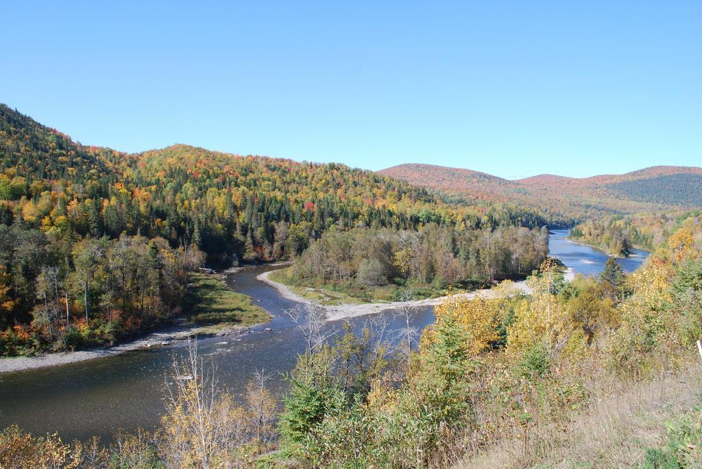 Auberge De La Riviere Matapedia - Matapedia River Lodge Routhierville Eksteriør bilde