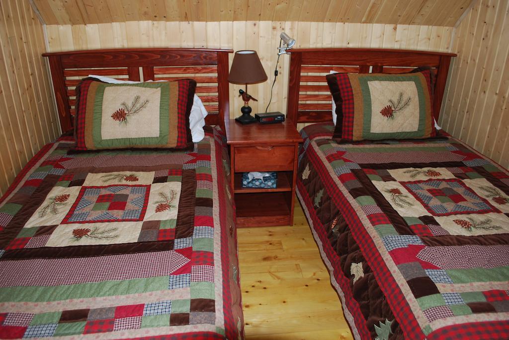 Auberge De La Riviere Matapedia - Matapedia River Lodge Routhierville Rom bilde