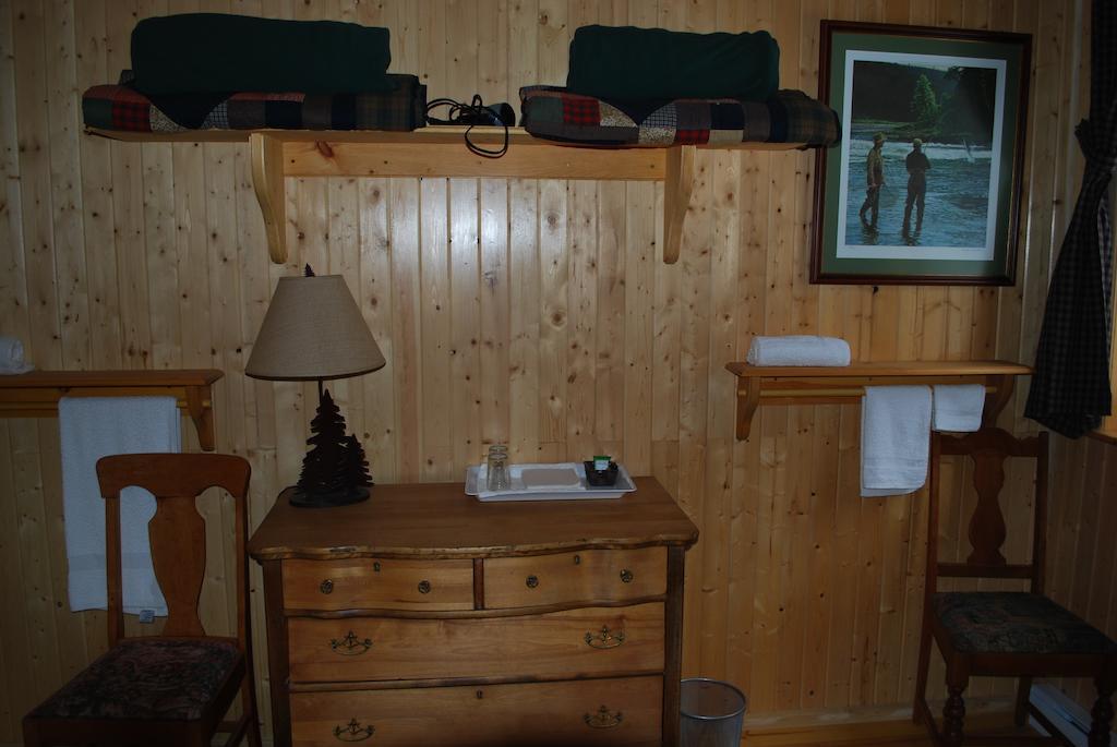 Auberge De La Riviere Matapedia - Matapedia River Lodge Routhierville Rom bilde
