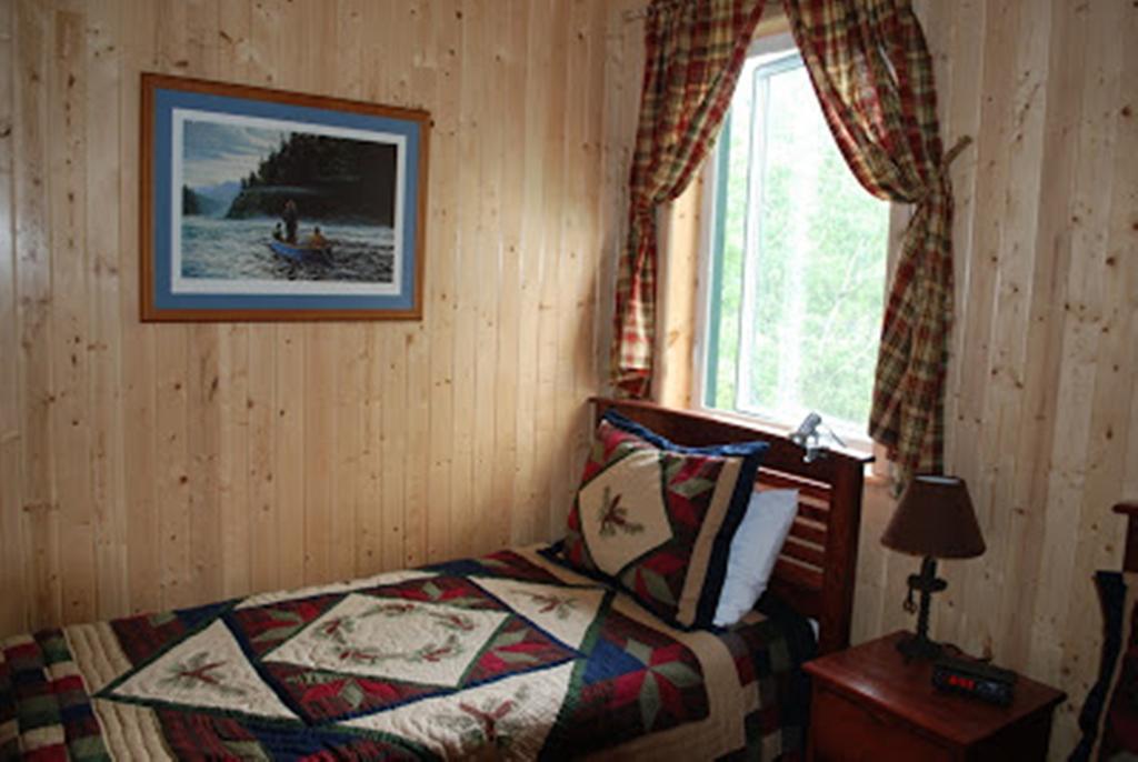 Auberge De La Riviere Matapedia - Matapedia River Lodge Routhierville Rom bilde