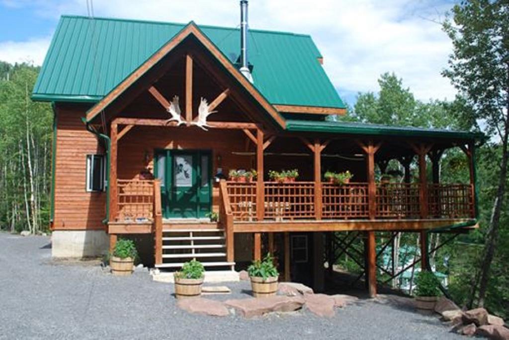 Auberge De La Riviere Matapedia - Matapedia River Lodge Routhierville Eksteriør bilde