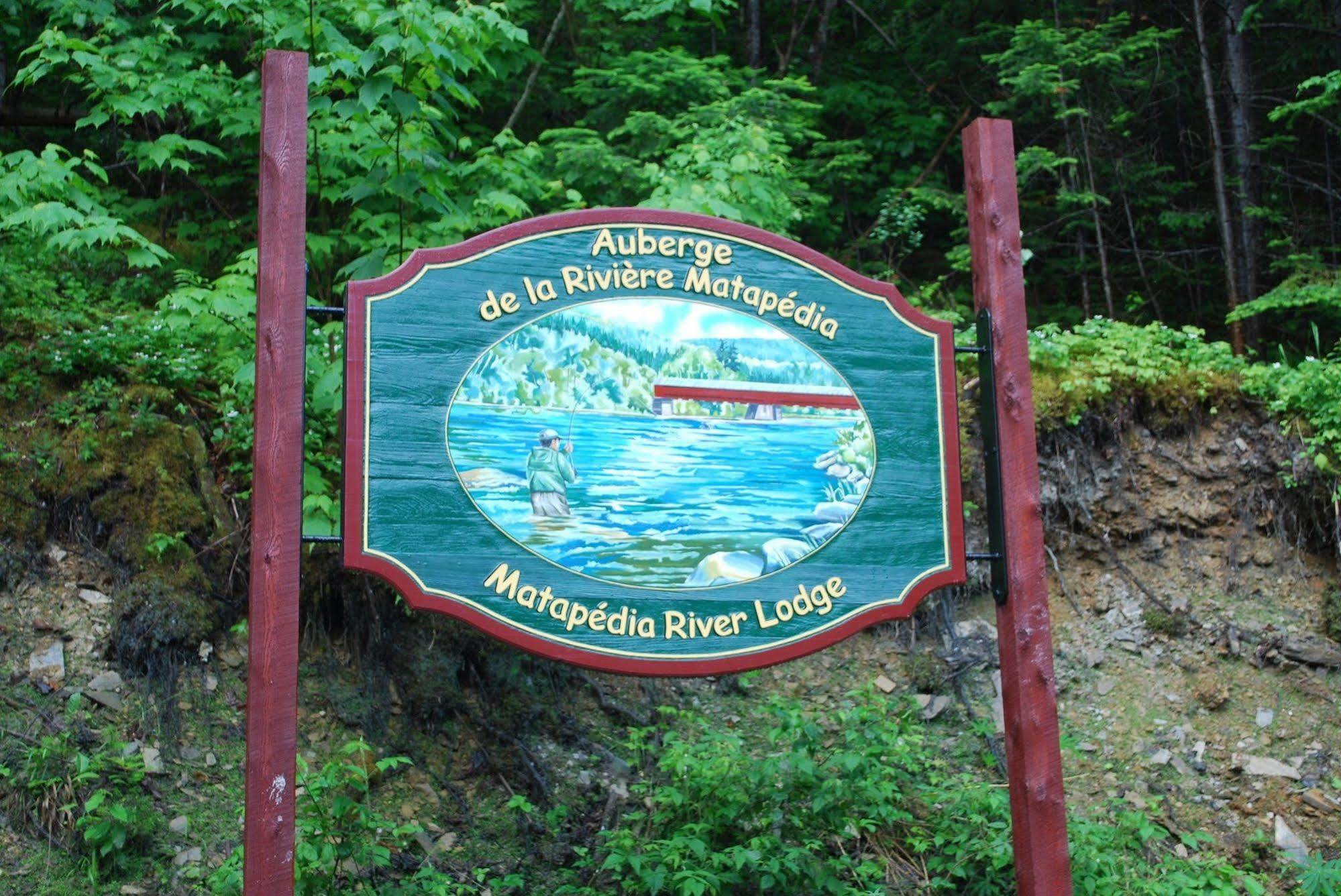 Auberge De La Riviere Matapedia - Matapedia River Lodge Routhierville Eksteriør bilde