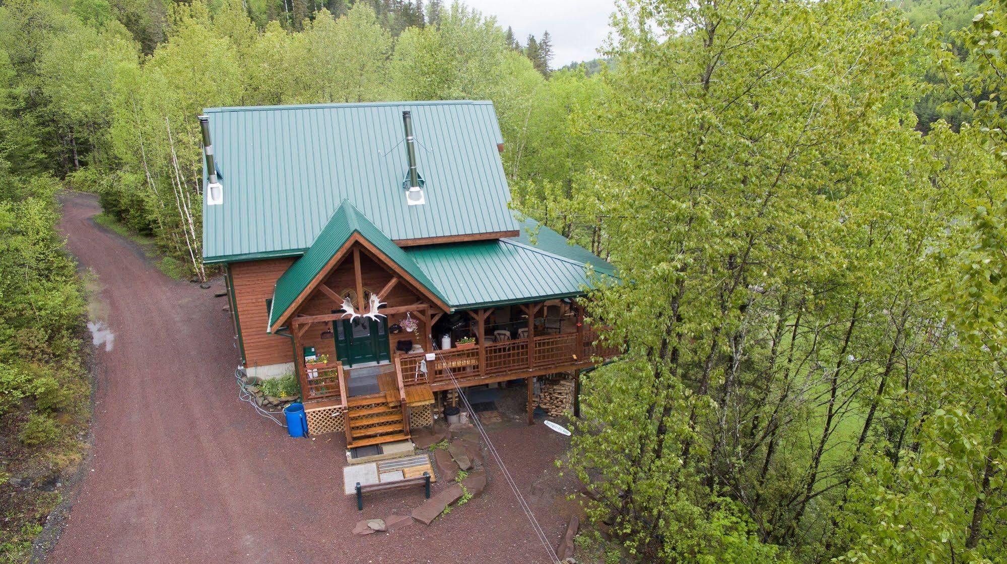 Auberge De La Riviere Matapedia - Matapedia River Lodge Routhierville Eksteriør bilde