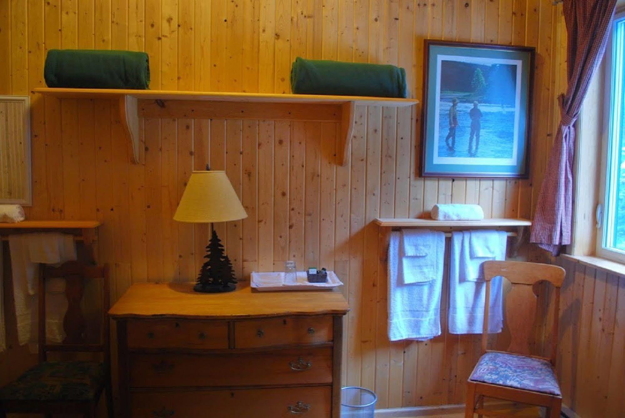Auberge De La Riviere Matapedia - Matapedia River Lodge Routhierville Eksteriør bilde