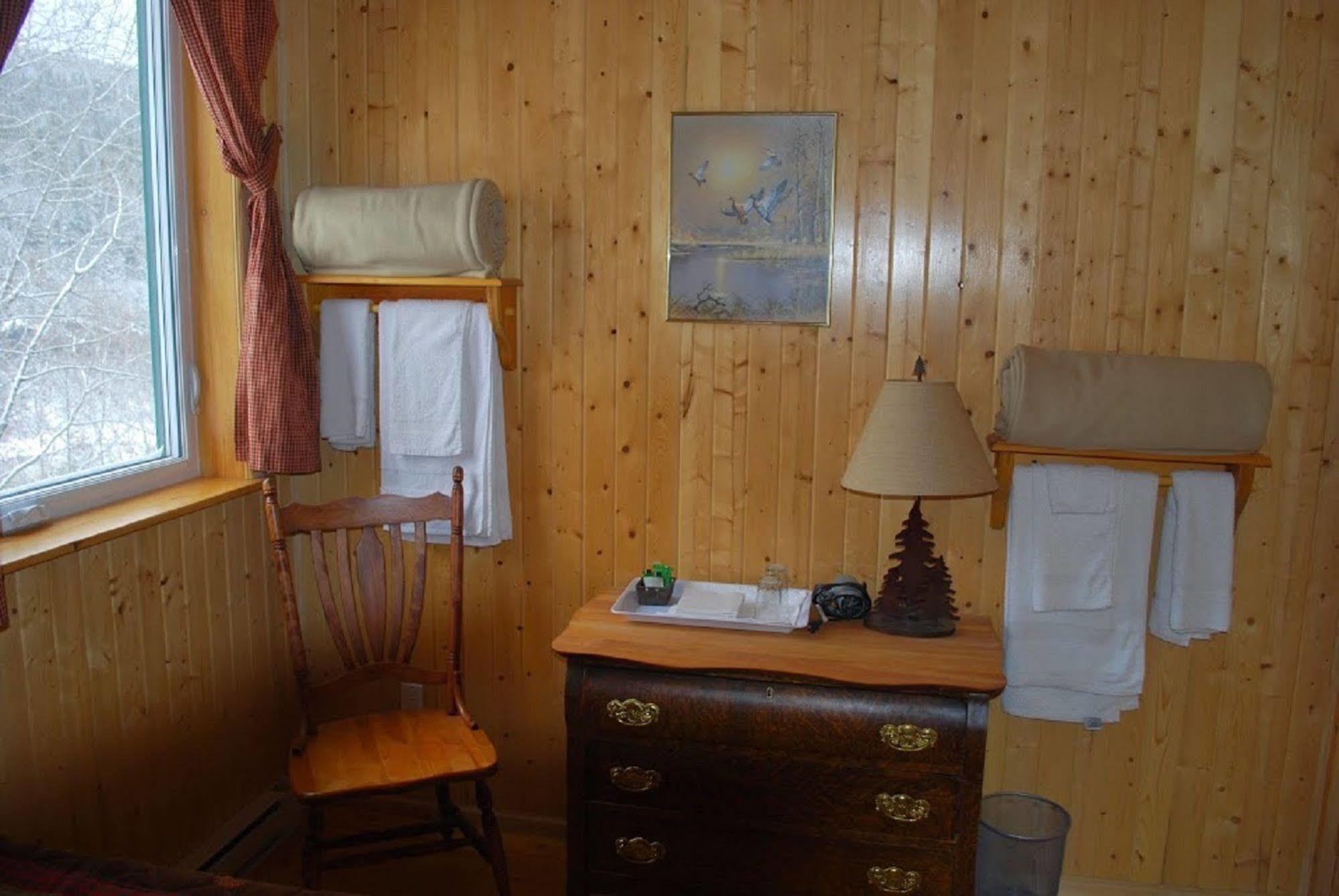 Auberge De La Riviere Matapedia - Matapedia River Lodge Routhierville Eksteriør bilde