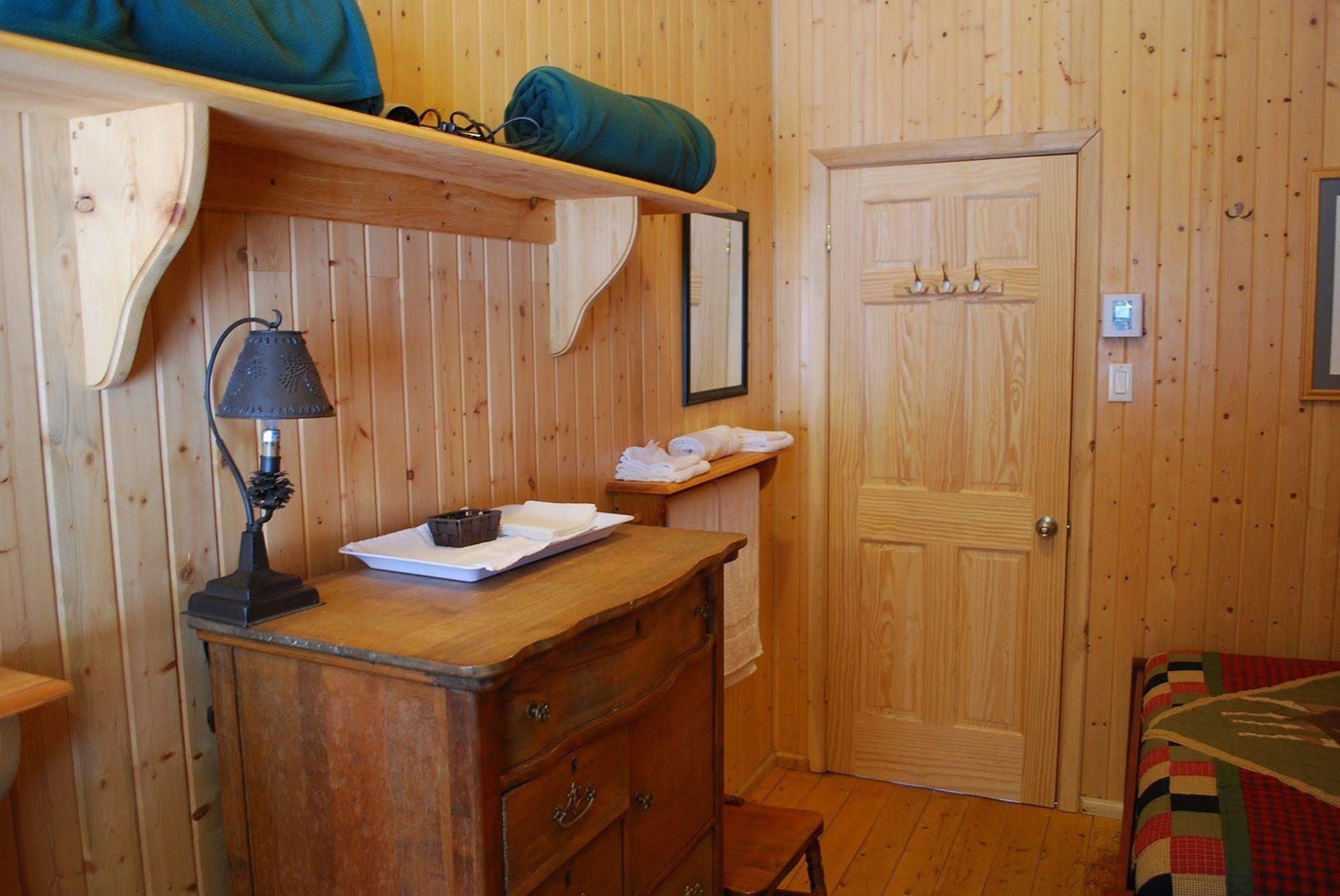 Auberge De La Riviere Matapedia - Matapedia River Lodge Routhierville Eksteriør bilde