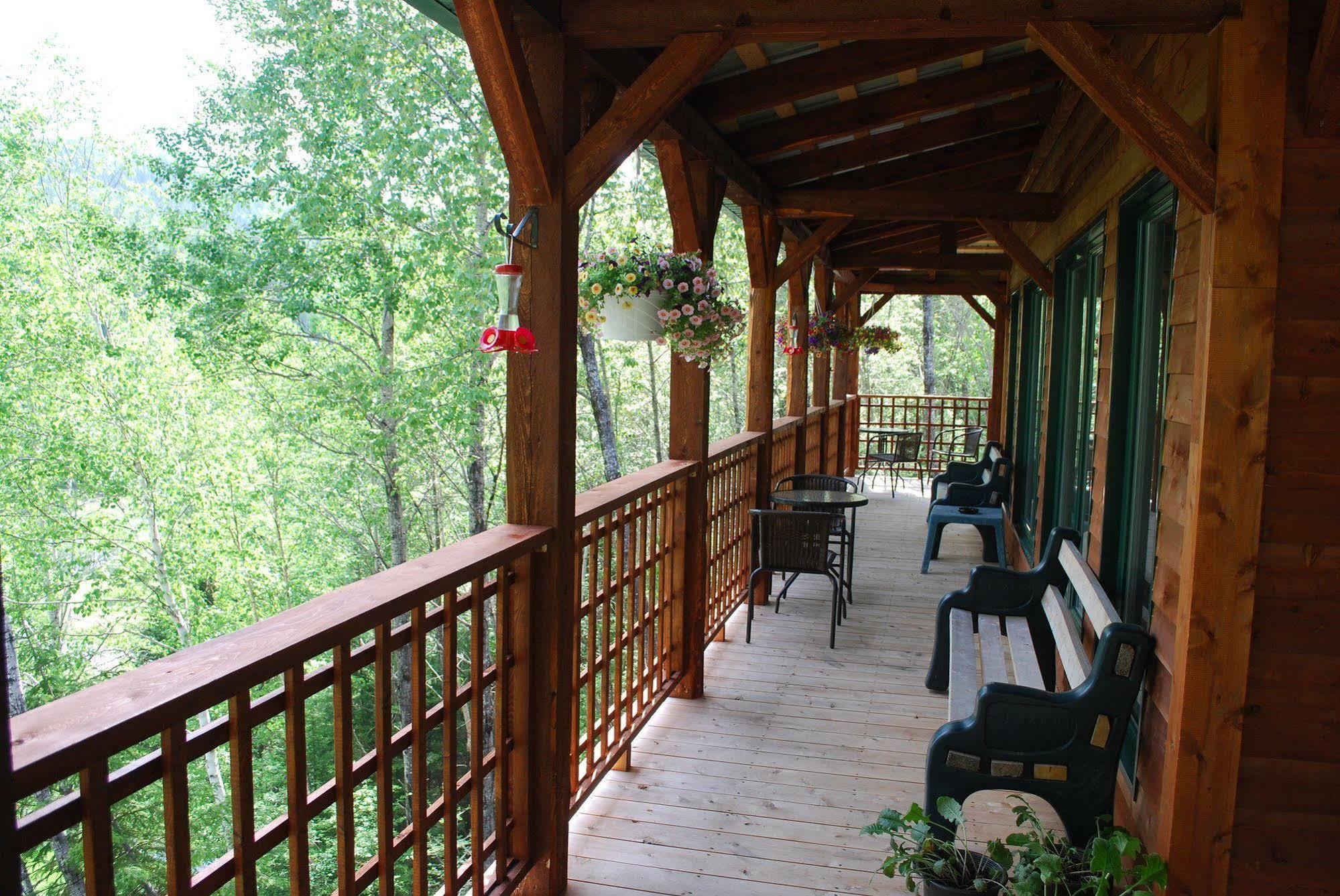 Auberge De La Riviere Matapedia - Matapedia River Lodge Routhierville Eksteriør bilde